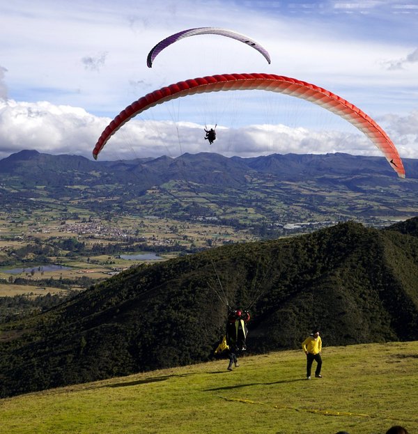 Parapente à annecy : survoler des merveilles naturelles !